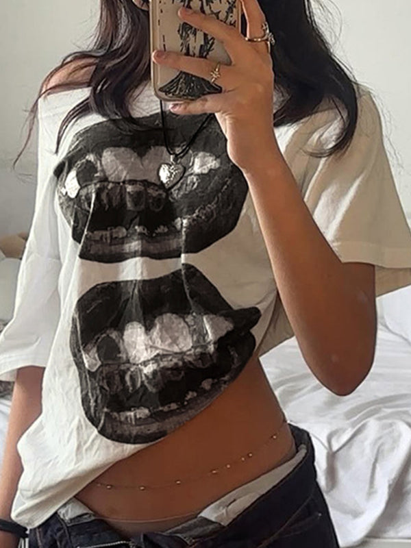 White vintage T-shirt with lips print and oversized fit