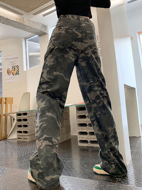 Green camouflage cargo jeans with a wash effect