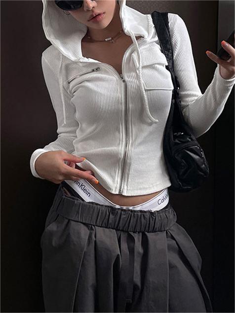 White cropped knit top with hood and zipper