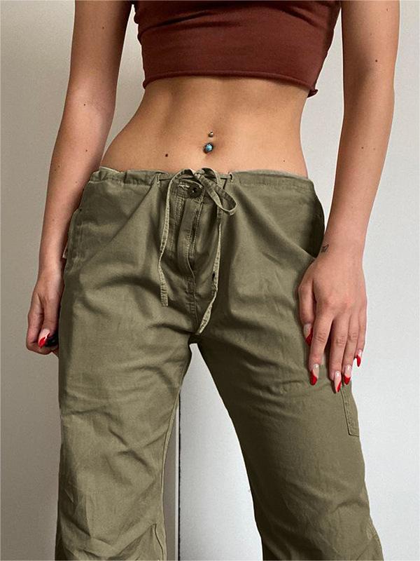 Green cargo trousers with straight legs and pockets