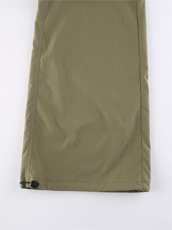 Green cargo trousers with straight legs and pockets