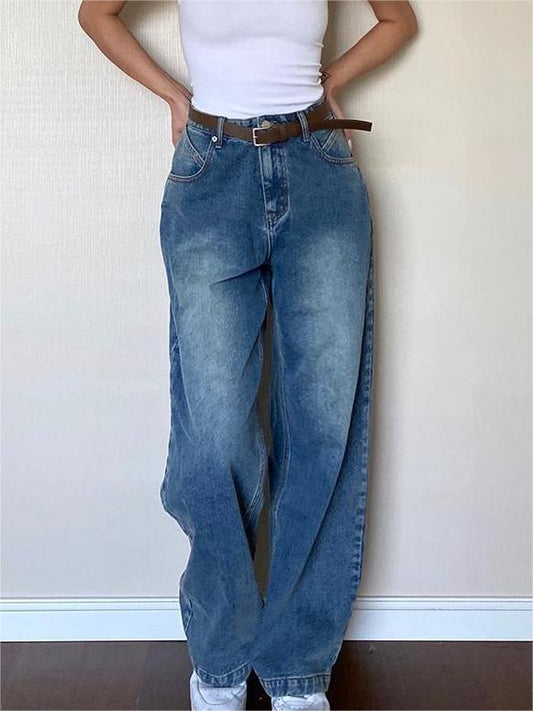 Vintage blue boyfriend jeans with a washed look