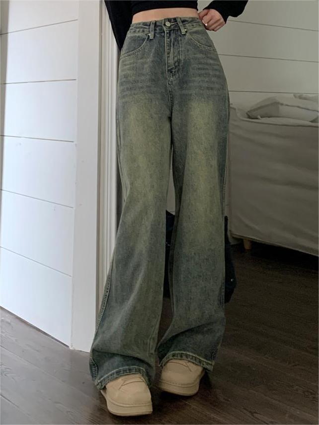 Vintage baggy boyfriend jeans with faded effect