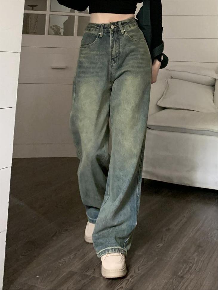 Vintage baggy boyfriend jeans with faded effect