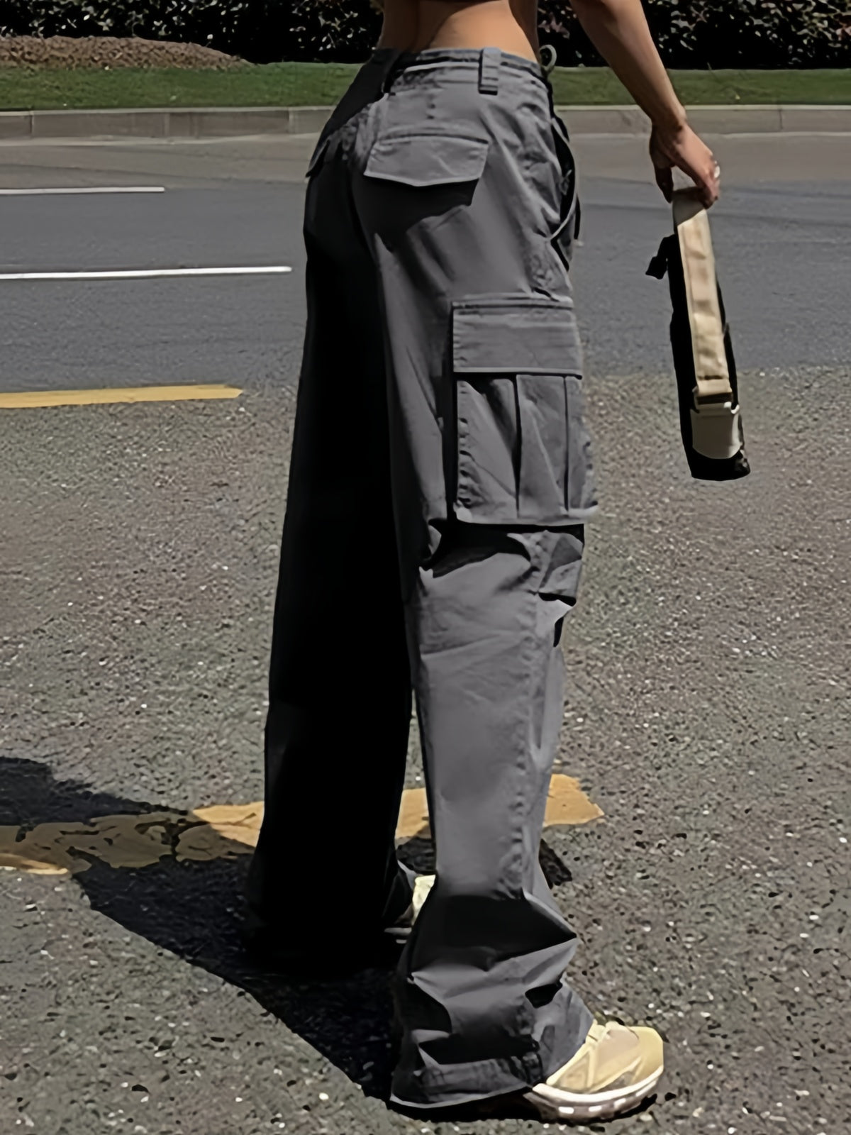 Hip hop cargo pants with multiple pockets and drawstring