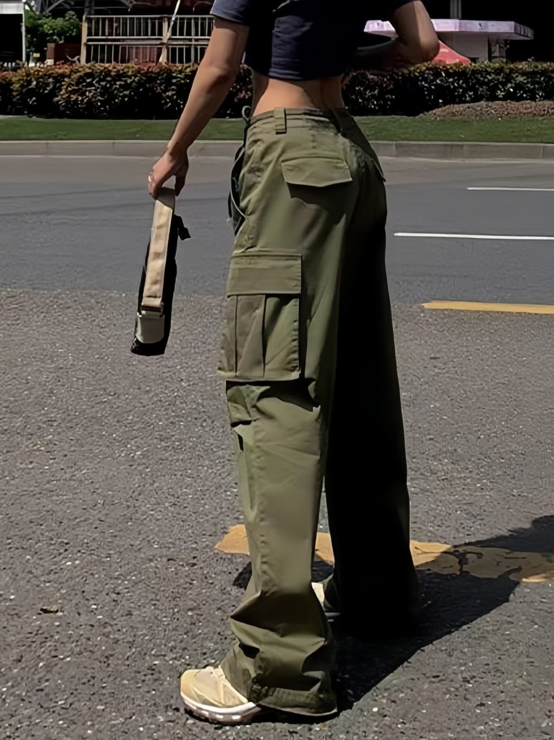 Hip hop cargo pants with multiple pockets and drawstring