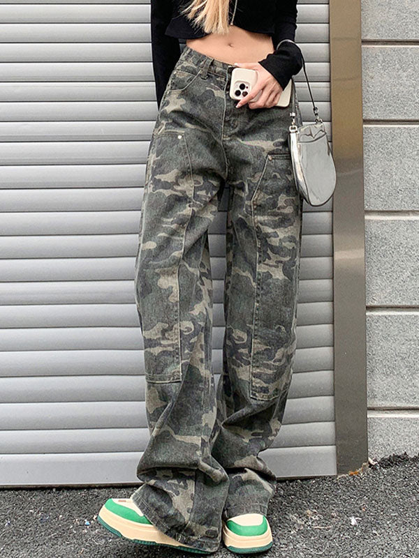 Green camouflage cargo jeans with a wash effect