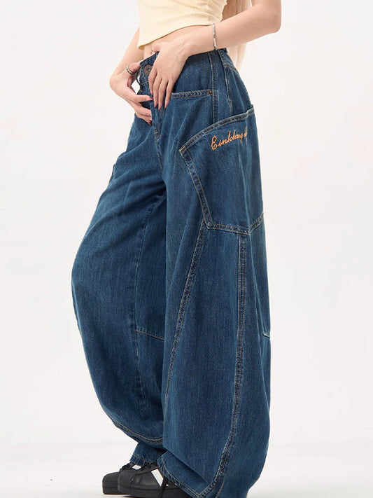 Vintage blue boyfriend jeans with large pockets and wide curved cut