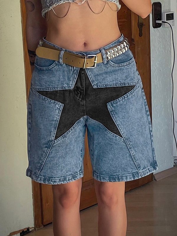 Skinny denim shorts with a five-pointed star