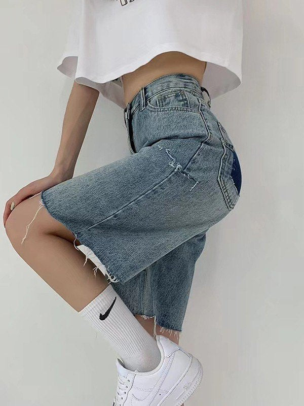 Knee-length denim shorts with raw hem