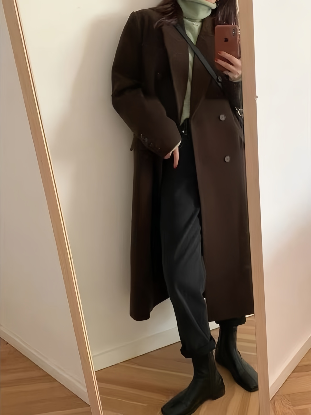 Brown vintage coat with lapel collar