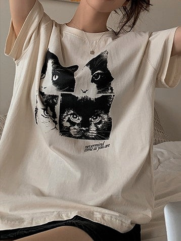 Vintage oversize T-shirt with short sleeves and cat print