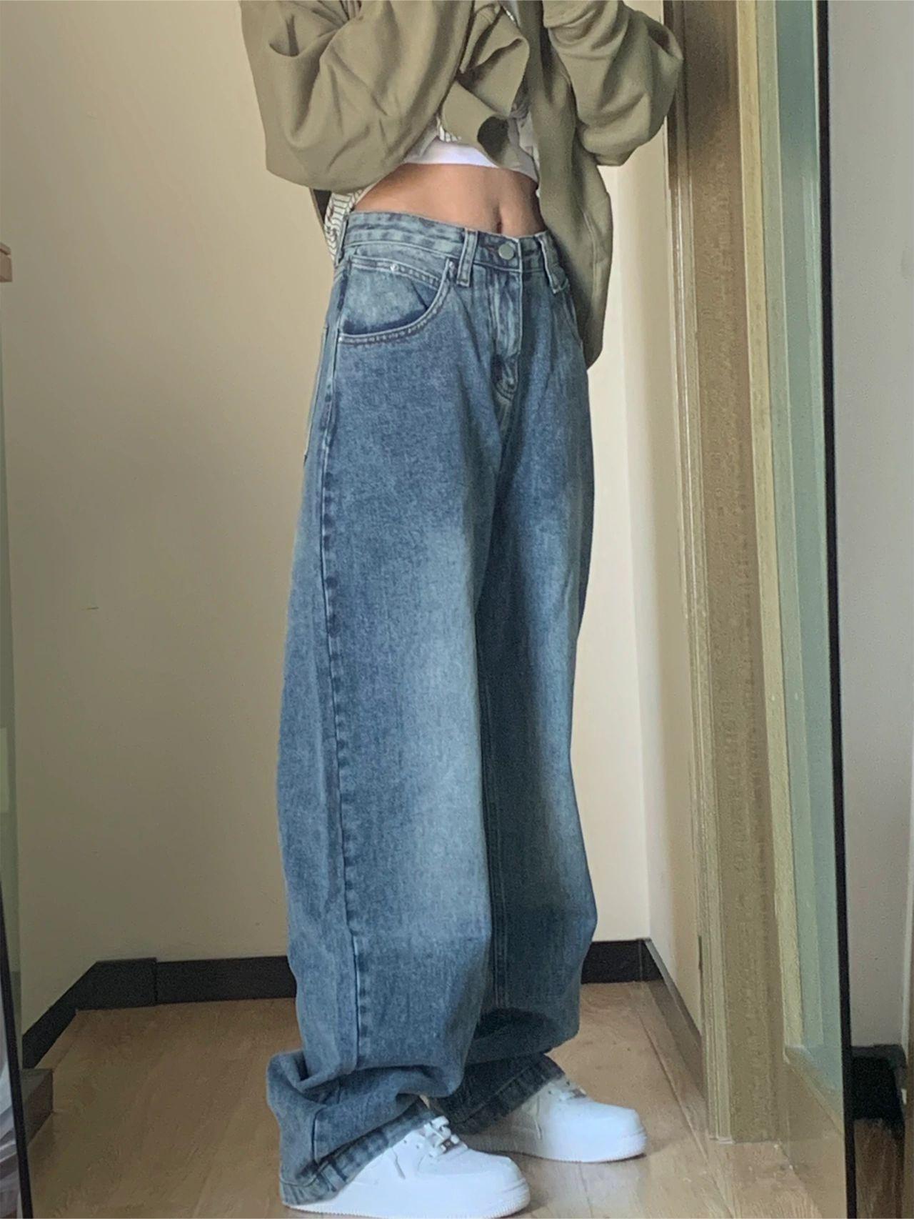 Blue basic boyfriend jeans with a washed look