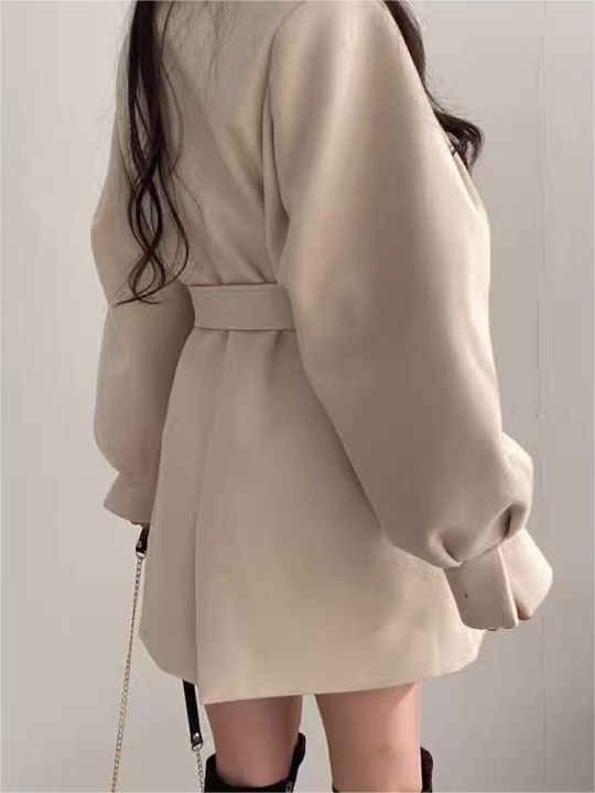 Coat with lapel collar, puff sleeves and belt