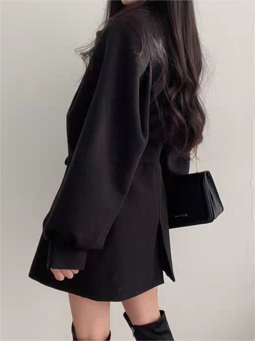 Coat with lapel collar, puff sleeves and belt